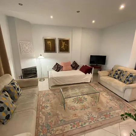 Mesogios House Апартаменты Ларнака