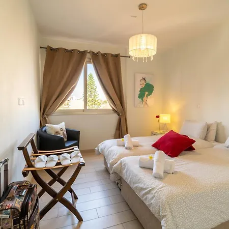 Апартаменты Mesogios House *