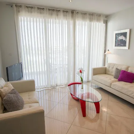 Mesogios House * Ларнака