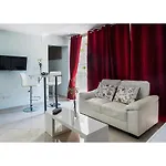 Apartment Mesogios House Larnaka
