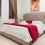 Mesogios House *