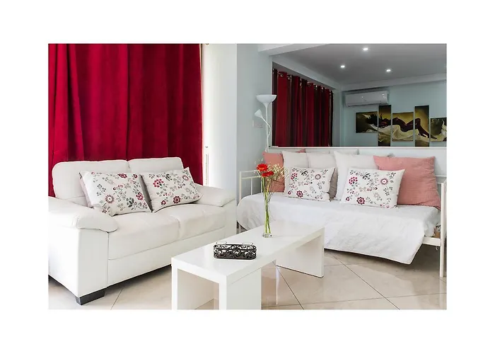 Mesogios House Appartamento Larnaca